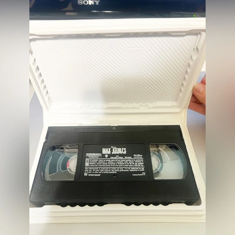 Disney‘s Max Keeble‘s Big Move Movie on VHS Tape - Picture 3 of 6